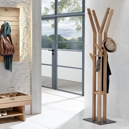 Porte-manteaux sur pied